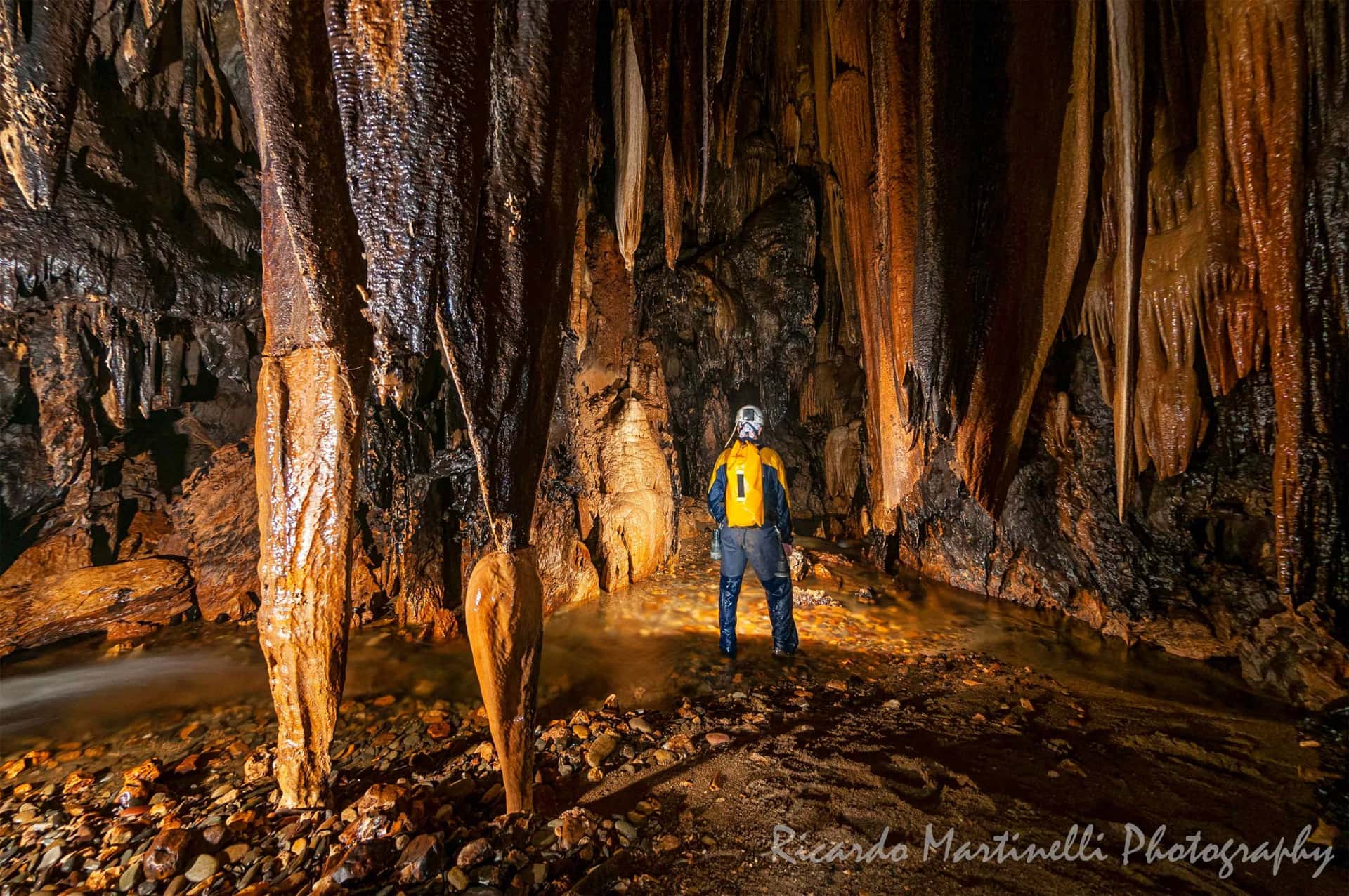 Interior da Caverna do Diabo no PETAR
